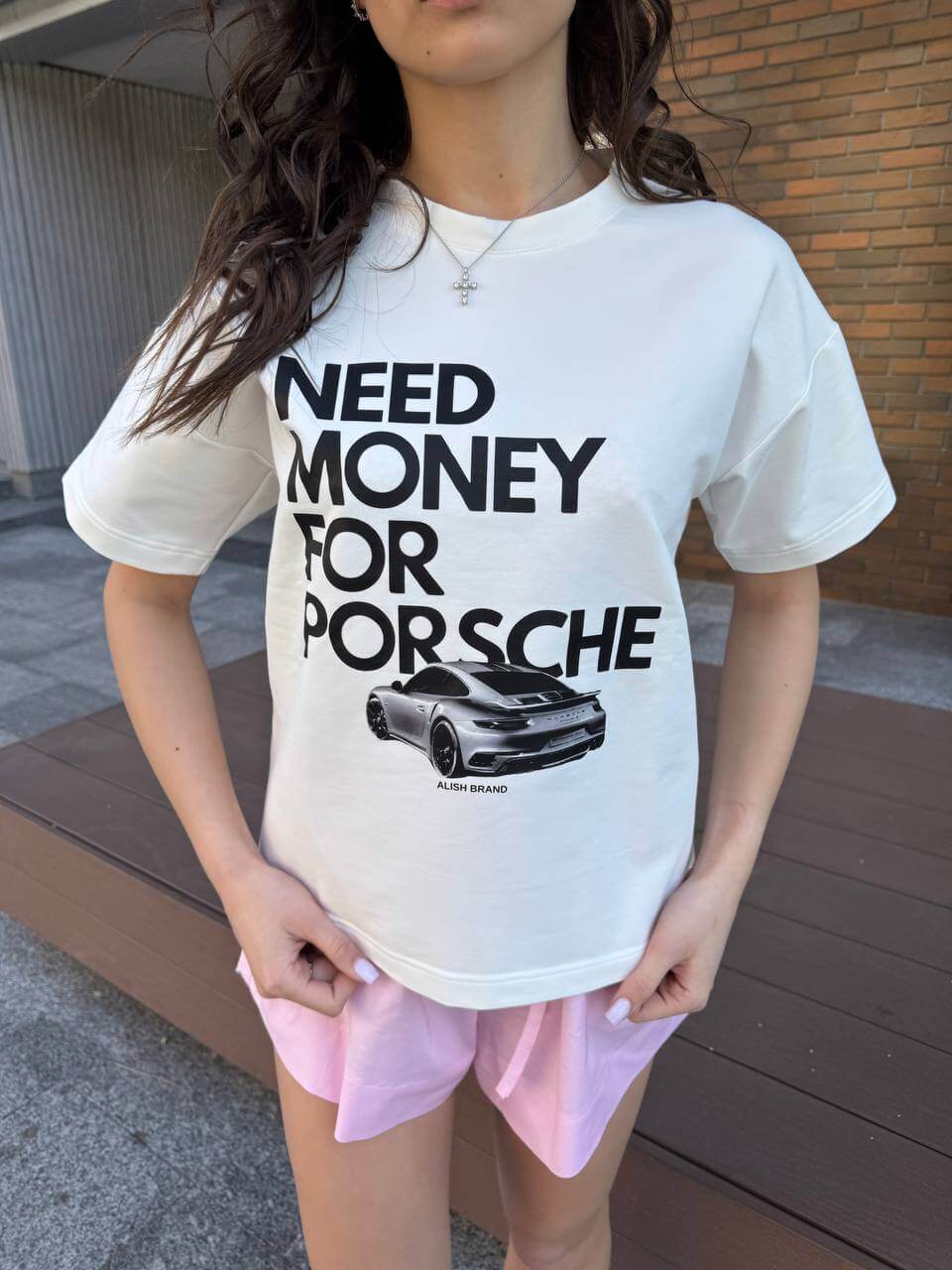 Футболка принтована need money