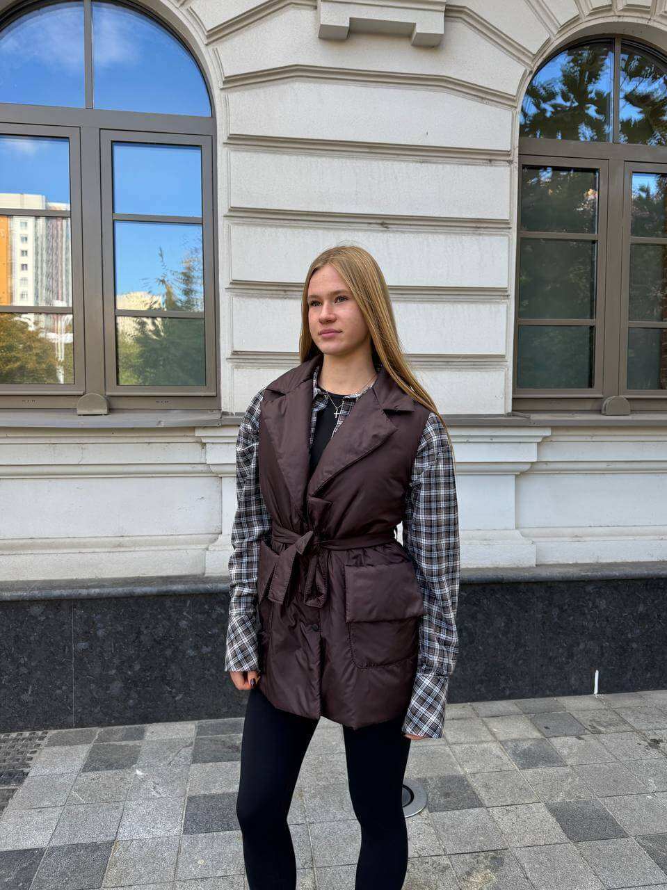 Жилет класичний з накладними кишенями з поясом , деталь 1